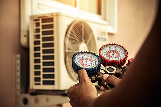 Professional Hvac technician working in Peotone, IL